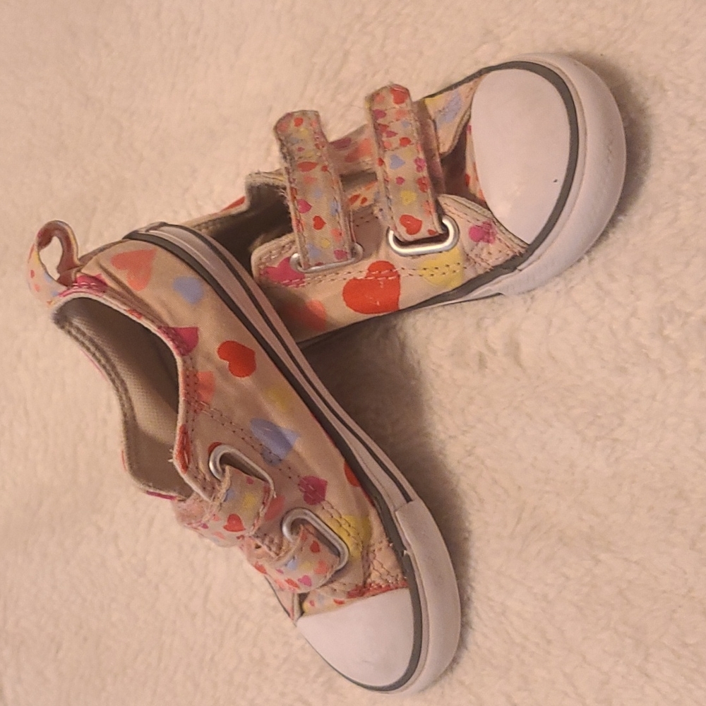 Converse chuck Taylor All Star pink with hearts size 9 toddler Girl
